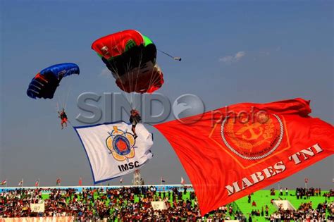 Foto Upacara Pembukaan World Military Parachuting Championship