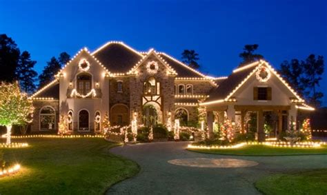 Take a peek into 19 houses decorated for the christmas season, from past holiday issues of country living. Christmas Decorating Ideas - Creating An Outdoor Wonderland