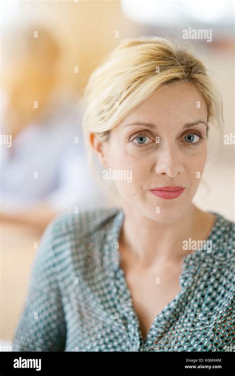 40 45 Year Old Woman Woman Hi Res Stock Photography And Images Alamy