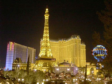 This is 1 night in paris by david porter on vimeo, the home for high quality videos and the people who love them. World Visits: Paris At Night Attractions