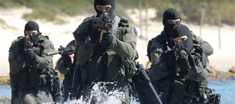 Because standing around looking bitch'n is only 1/2 the battle. Predstavitev 10 posebnih enot na svetu in ESD RS