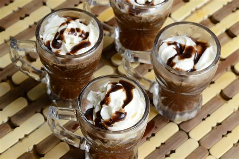 A java chip frappuccino is the same thing, with the addition of coffee. How to Make a Starbucks Java Chip Frappuccino: 5 Steps