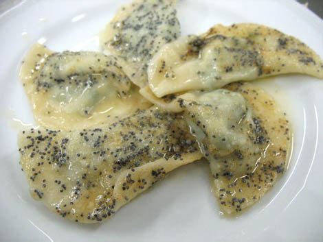 200 g di farina di kamut. Ricetta Cjalsons al burro e semi di papavero (o cjarsons)