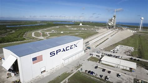 Spacex rocket ready for second rideshare launch with 100+ small satellites. NASA encomenda voo tripulado à SpaceX para ir até à ISS | Aberto até de Madrugada
