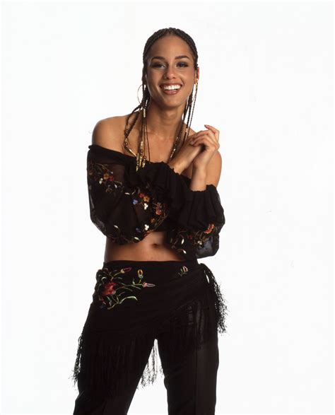 Alicia Keys Has Been Wearing This One Trend For 20 Years Who What Wear Uk