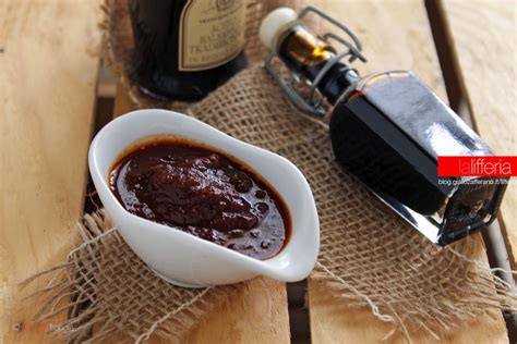 Questa salsa all' aceto balsamico è un prodotto adatto a tutte le persone che cercano di dare più gusto ai loro pasti sempre controllando la. Salsa BBQ all'aceto balsamico fatta in casa
