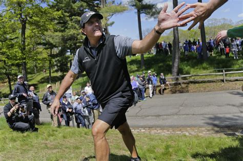 As mickelson relived his 2005 pga championship at baltusrol for the new york post, he revealed one of his favorite places for pizza in the area: With the New York crowd cheering him on, Phil Mickelson ...