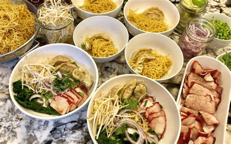 * khi ăn sẽ nêm thêm 1 chút nước tương lạt hay dấm đỏ (tùy khẩu vị). Wonton Soup (Mi Hoanh Thanh) | Nguyen is Dinner