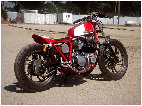 The list of things done to the bike is quite long so i'm not gonna get in too much detail but if you have a question about the bike let me know and i'll try to get to you and answer it. 1982 Yamaha Maxim XJ650 Bobber - Pipeburn