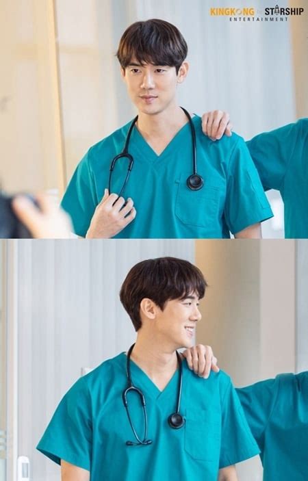 Everyday is extraordinary for five doctors and their patients inside a hospital, where birth, death and everything in between coexist. Yoo Yeon Seok Tersenyum Di Balik Layar Drama "Hospital ...