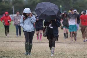 Glastonbury 2013 Weather Showers Hit Festival But Dont Worry Sun Is