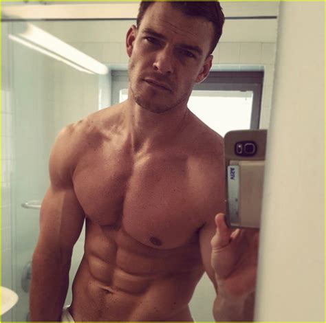 Alan Ritchson To Star In Jack Reacher Tv Series As Title Role Photo
