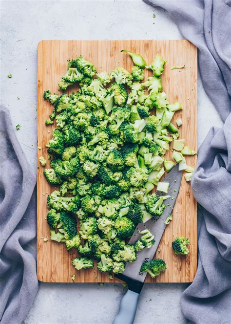 Best Broccoli Salad Recipe Vegan And Easy Bianca Zapatka Recipes