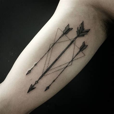 Arrow Tattoo By Felipe Kross I Like The Design But As A Tattoo Not