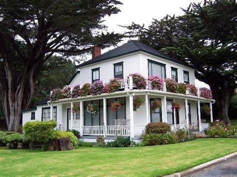 Carmel mission inn and fuse lounge café stands along a convenient location, allowing easy access to shops and restaurants. Mission Ranch, el lugar donde puedes asistir a un ...