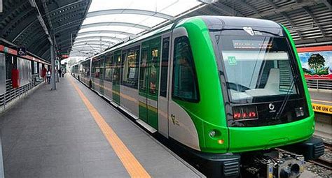 Lima Metro De Lima Tres Estaciones De Tren Eléctrico Permanecen