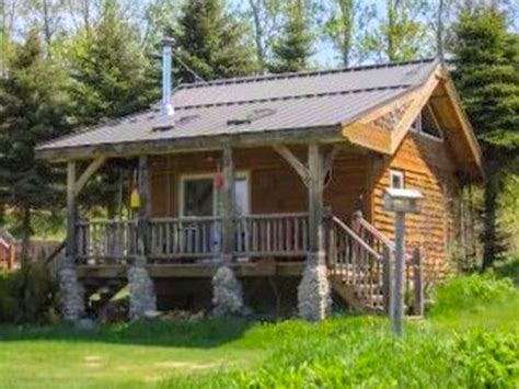 Romantic vacation rentals in upper peninsula: Cabin in Grand Traverse Bay Area, Michigan