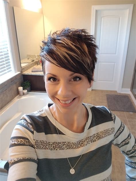 14 Pixie Cut Brown Hair With Highlights - Short Hair Color Ideas