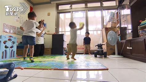 © 由 nownews 提供 ▲76人後衛「柯瑞弟」seth curry連續2場飆進至少6顆三分球成隊史首人，年薪和主控ben simmons(西蒙斯)相差近4倍，卻便宜又好用。 變異病毒年輕化!染疫風險增 優先施打忽略「這群人」│疫苗│日本│美國│捐贈│授權│引進│保障│TVBS ...