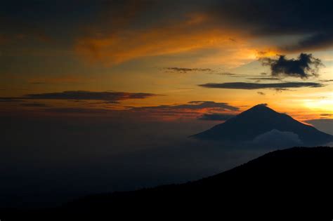 8 Gunung Di Indonesia Yang Jadi Lokasi Spot Sunrise Terindah Keren