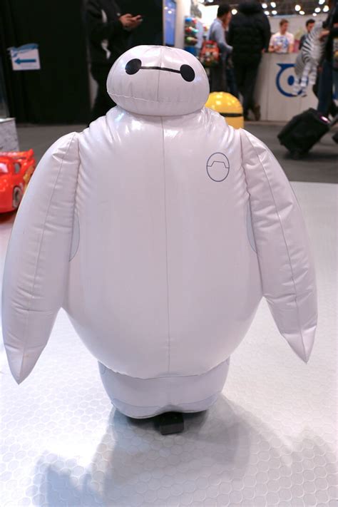 Video Remote Control Baymax Inflatable Toy Is Ready To Serve Your