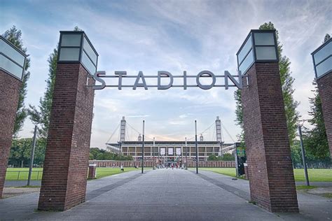 Sie haben weitere fragen betreffend der institution stadion in köln? Fc Köln Stadion - 1.FC KÖLN Stadion Hymne - YouTube : Fc ...