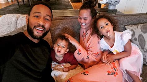 Chrissy teigen says she feels lost since being accused of bullying several people on twitter. So bekommt John Legend Karriere und Familie unter einen ...