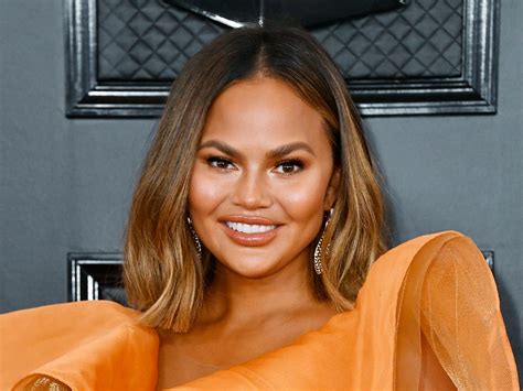 Chrissy Teigen Returns To Twitter 22 Days After Quitting For Good The Independent