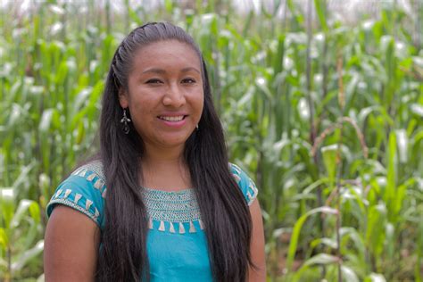 ¡conoce A Carolina Santos Segundo Una Gran Joven Indígena Mazahua