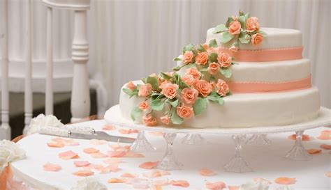 Fa parte di una tradizione che dura da centinaia di anni, ed è una delle cose che gli invitati non vedono l'ora di assaggiare. Tipi di torta nuziale - NozzeSpeciali.it