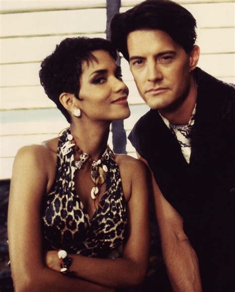 Halle Berry And Kyle Maclachlan On The Set Of The Flinstones 1994 R Oldschoolcool