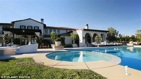 View pictures of khloe kardashian's house in calabasas, ca. 'Pregnant' Khloe Kardashian Is 'looking For A New House ...