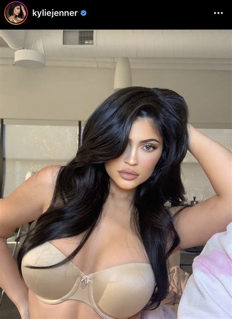 Kylie Jenner Rocks Bra Looks Breathtaking In New Close Up Instagram Pictures