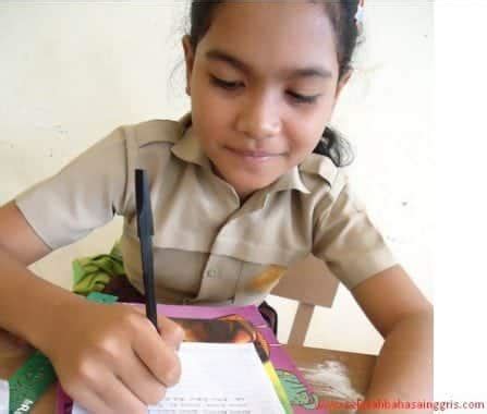 Yang diperlukan adalah bagaimana kita menyampaikan perasaan kita kepada pasangan kita baik itu suami/istri ataupun pacar. Contoh Surat Untuk Teman dalam Bahasa Inggris Dan Artinya ...