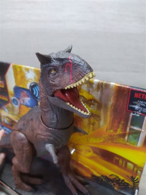 Jurassic World Carnotaurus Toro Dinozaur Ruchomy 11996830105