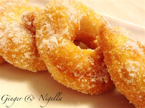 Frittelle di mele una ricetta tipica del trentino alto adige tipiche del carnevale. Frittelle di mele profumate con Lime e Vaniglia