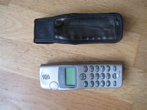 Podarim: Mobilni telefon Sony CMD-C1