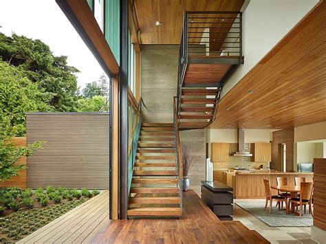 The square fountain at the courtyard's center is a modern rendition of a traditional feature in many the architects designed the rooms as a linear sequence wrapping around a central courtyard. Design Inspiration: The Modern Courtyard House - Studio MM ...