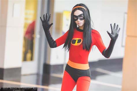 Violet Parr From Pixars The Incredibles At C2e2 2017 Pc Dtjaaaam Cosplay Woman Cute