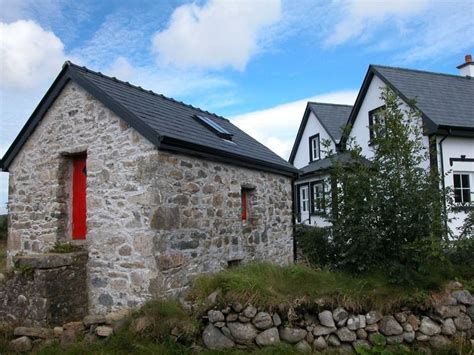 It has a level paved area in front, also known as terrace, particularly on the balconies and. traditional irish homes southern ireland | Irish houses ...