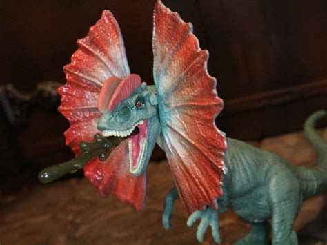 Vintage Jurassic Park Dilophosaurus With Dino Strike Venom Spray New