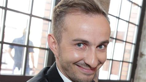 Das zdf hat die jüngste ausgabe der sendung neo magazin royal aus der mediathek entfernt. Medien: ZDF entfernt Beitrag über Erdogan aus Böhmermann ...