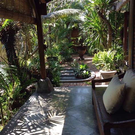 За окном красок достаточно, а добавить их в дом поможем мы! Bali style. Balinese home. Lima San house. Balinese garden ...
