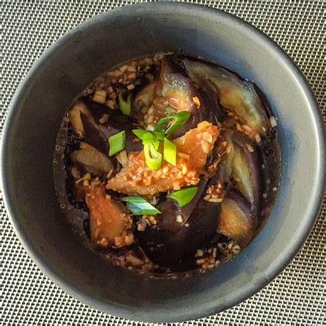 Envie de Japon et de fraîcheur Aubergines vapeur sauce de soja et