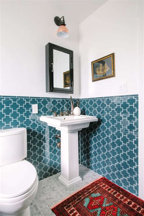 Create space around your vanity with s hooks. 15 Beautiful Bathrooms With Stylish Pedestal Sinks