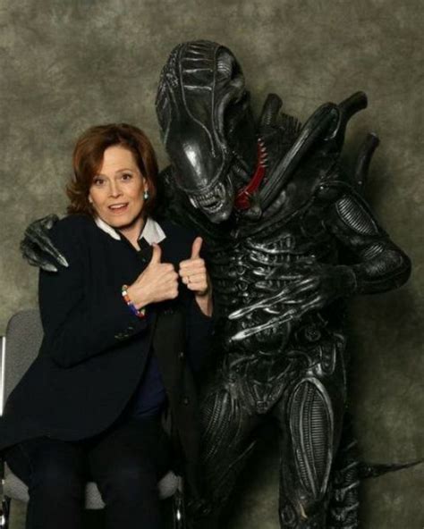 Sigourney Weaver Give A Thumbs Up To A Rad Alien Costume Aliens