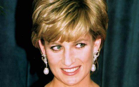 Mother of the heir second in line to the british throne, prince william, duke of cambridge (born 1982). Diana si psala intimní deník! Jeho vydání otřese monarchií! | Ahaonline.cz