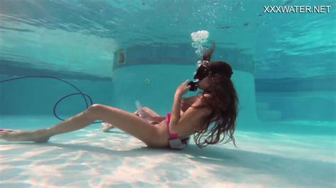 Hot Underwater Orgasm From Nora Shamndora With Dildo Eporner