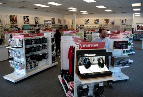 RadioShack Reboot: Retailer powers up with new vision - Fort Worth ...