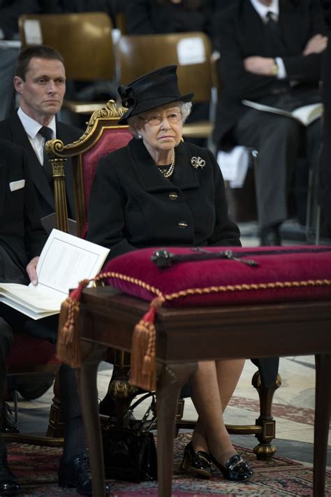 The queen is not expected to bow to anyone, even in death, so this is not something she does at royal funerals. Queen Elizabeth II Photos Photos - Ceremonial Funeral ...